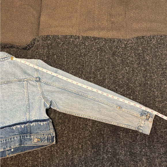 SLVRLAKE Trucker Cropped Distressed Two-Tone
Denim Jacket Washed Valley NWOT - Picture 11 of 15